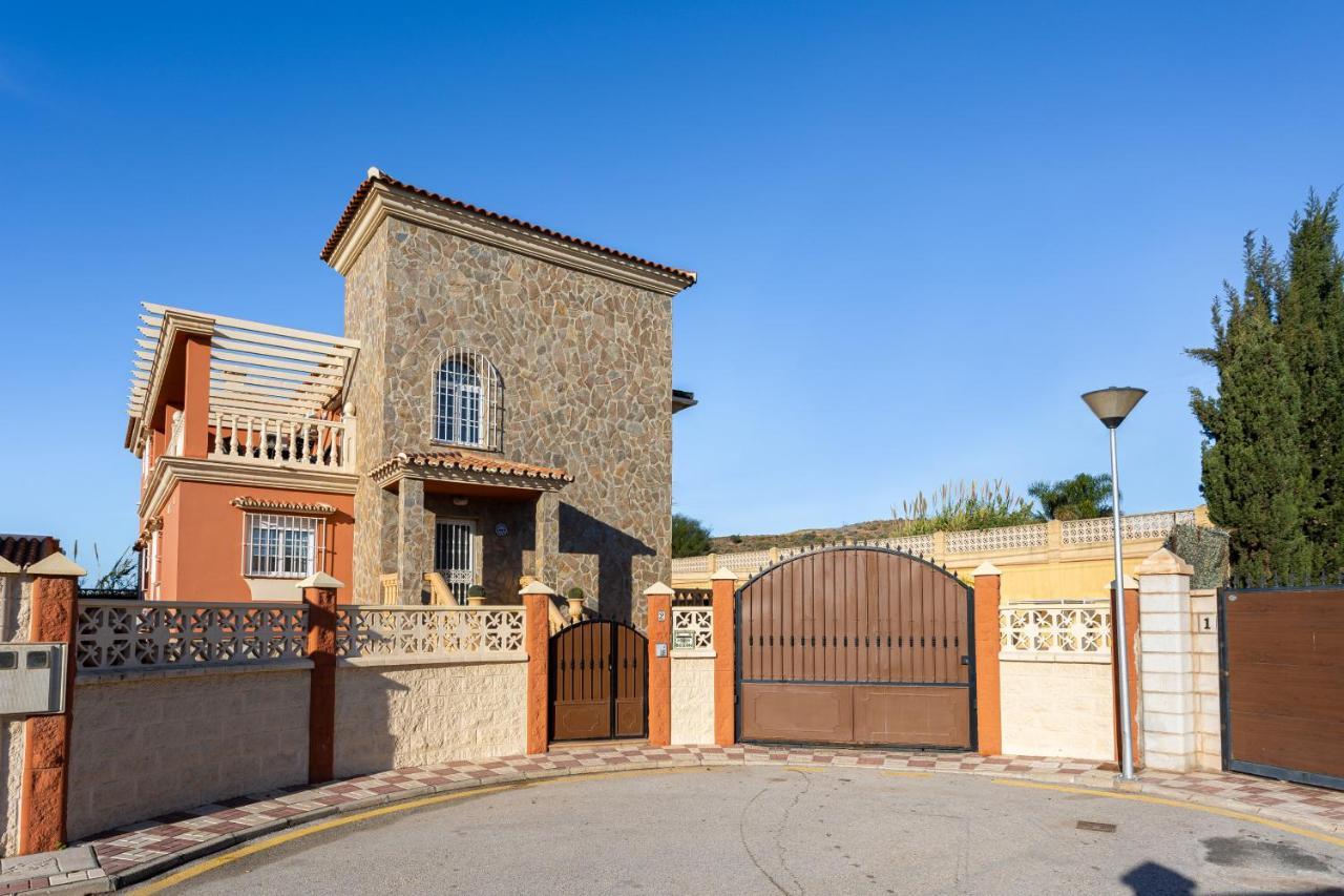 Sun, Relax, Climatized Pool & Steps To The By Mellow Villa Velez Malaga