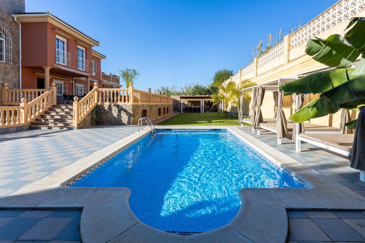 Sun, Relax, Climatized Pool & Steps To The By Mellow Villa